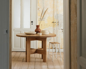 FRAMA Farmhouse Trestle Table | Oak | 120 Ø Round